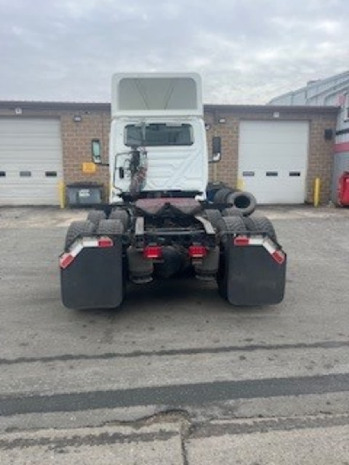 2019 International - image 5