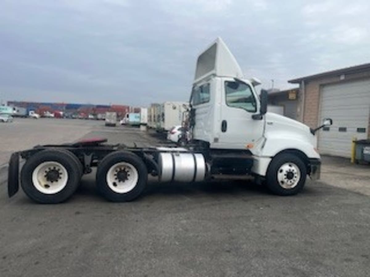 2019 International - image 6