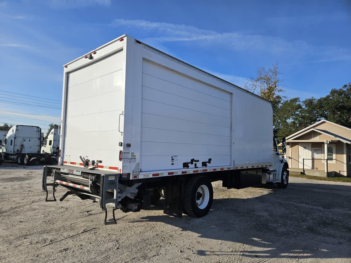 2019 Freightliner/Mercedes M2 106 829825