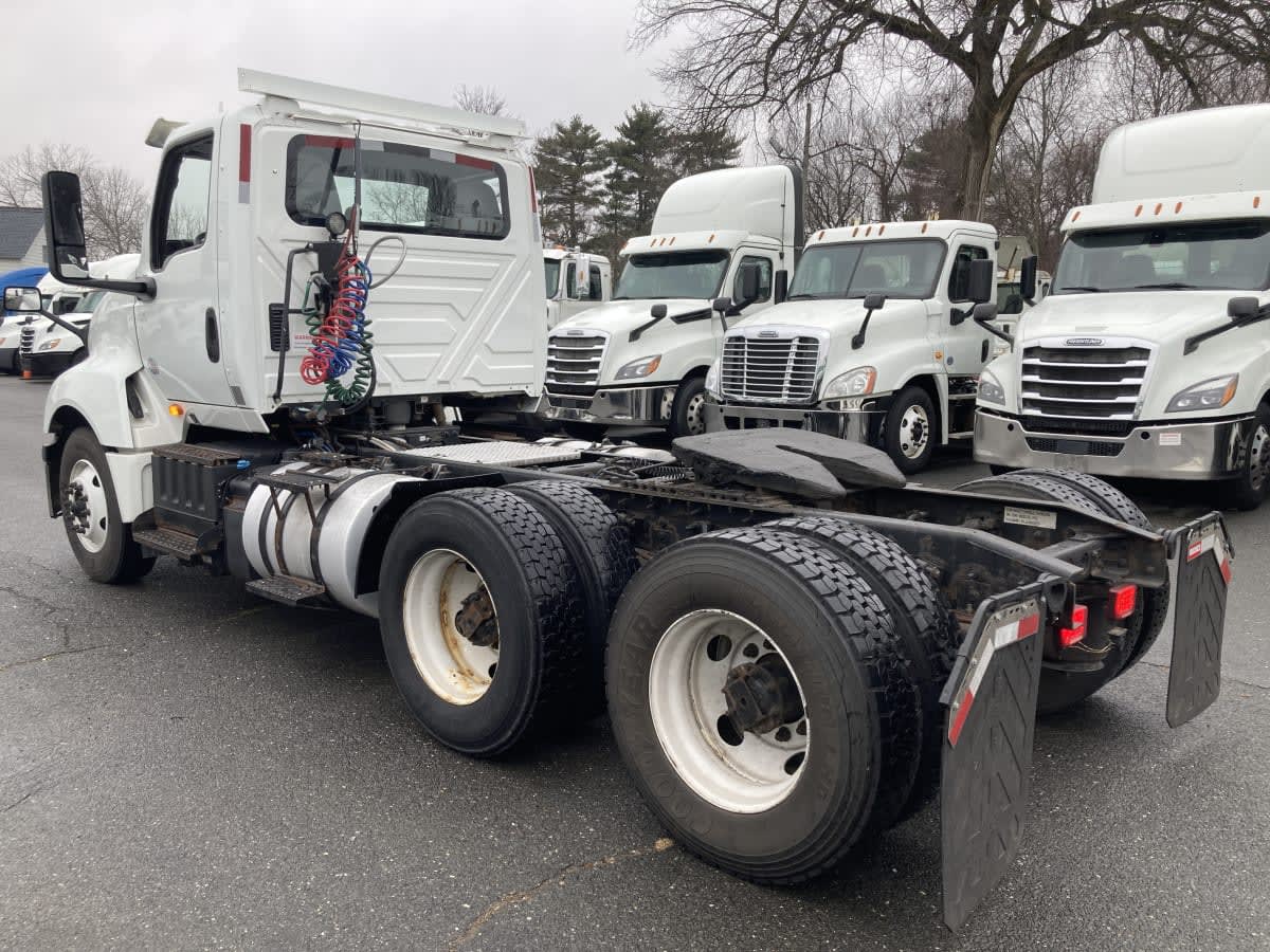 2019 Navistar International LT625 DAYCAB T/A 829902