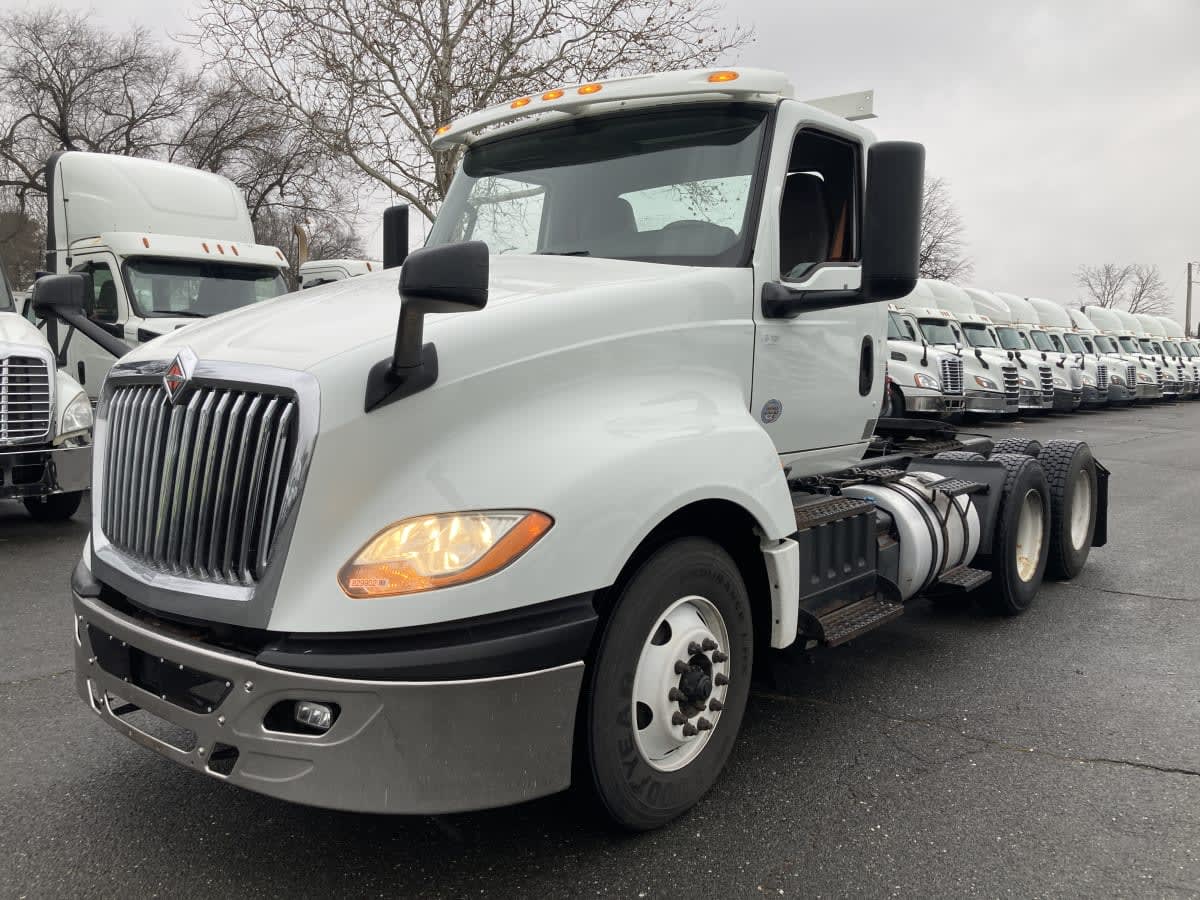 2019 Navistar International LT625 DAYCAB T/A 829902