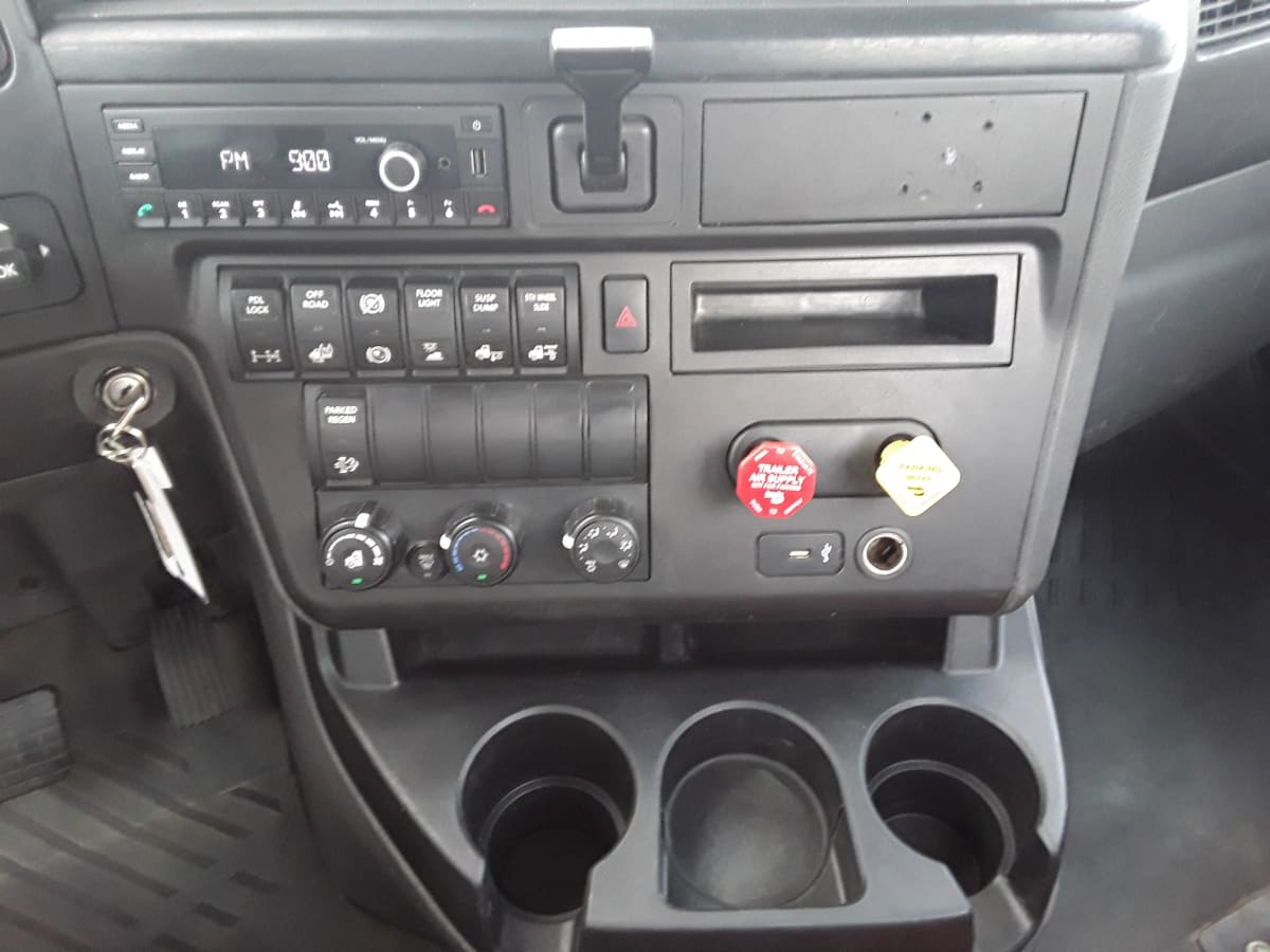 2019 Navistar International LT625 DAYCAB T/A 829905