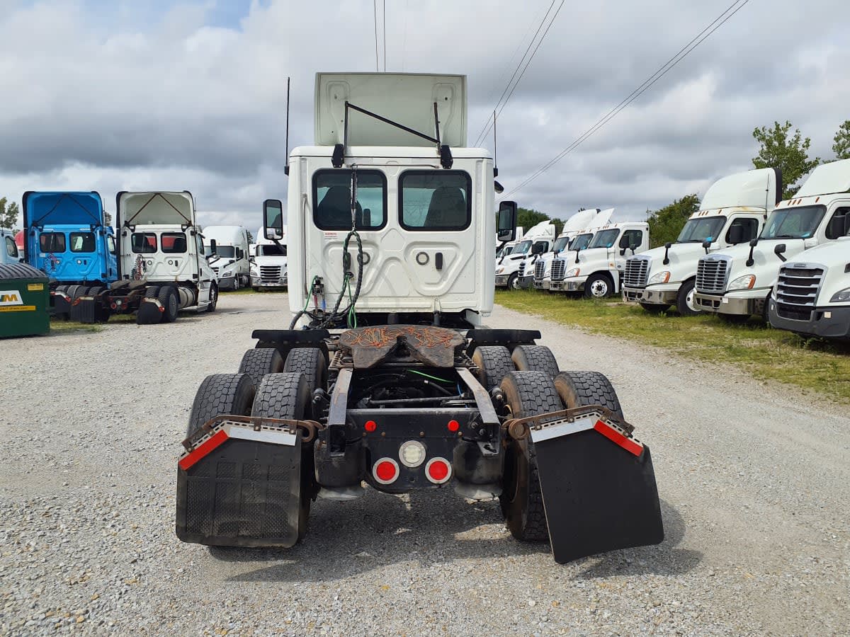 2019 Freightliner Cascadia in Indianapolis, IN — photo 5