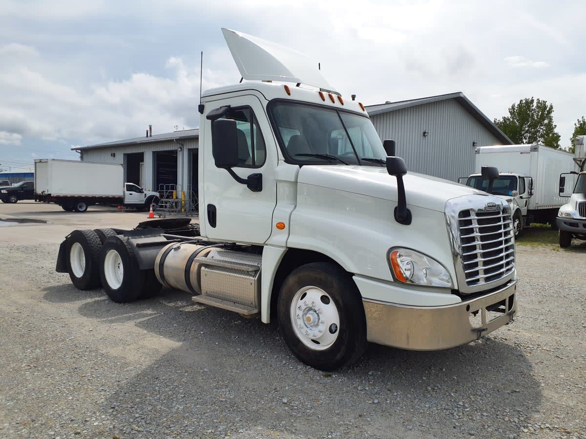 2019 Freightliner Cascadia in Indianapolis, IN — photo 3