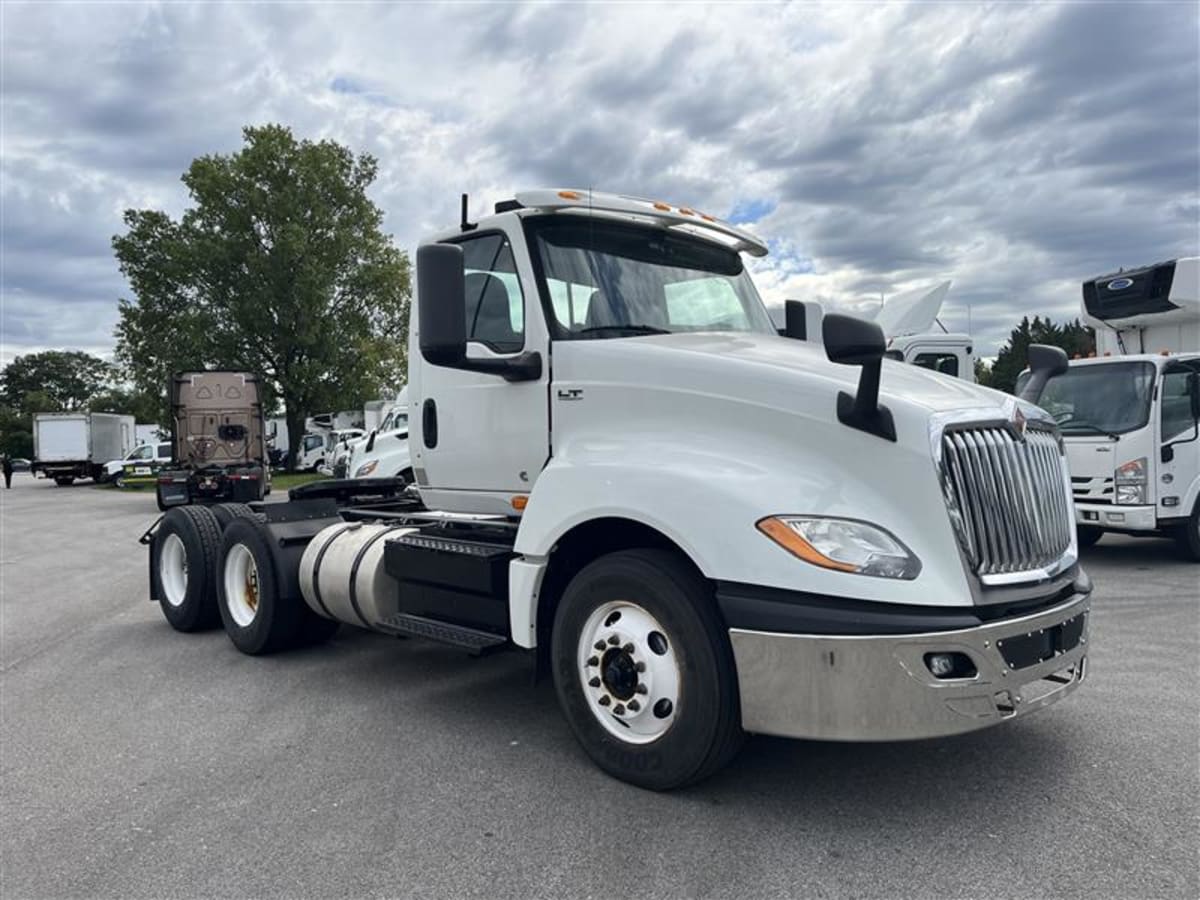 2019 Navistar International LT625 DAYCAB T/A 830055