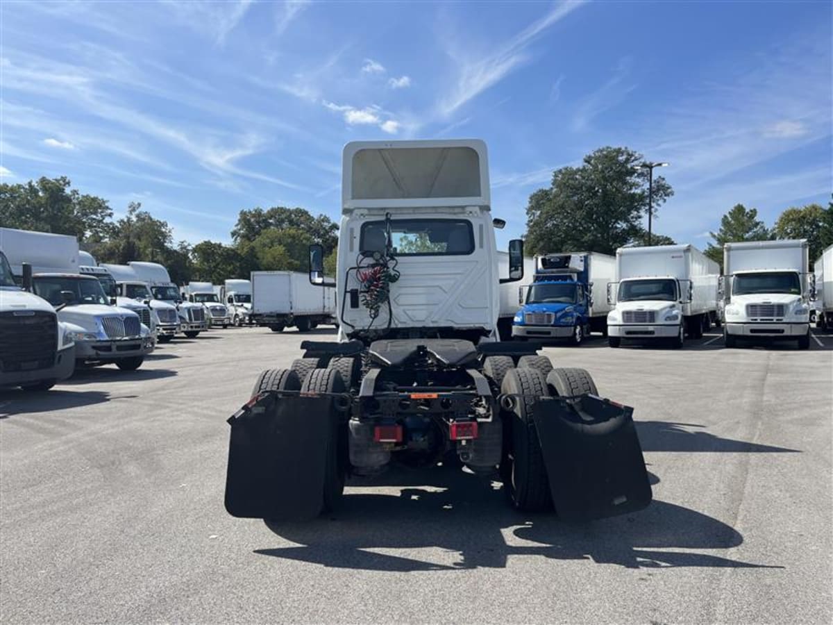 2019 Navistar International LT625 DAYCAB T/A 830056