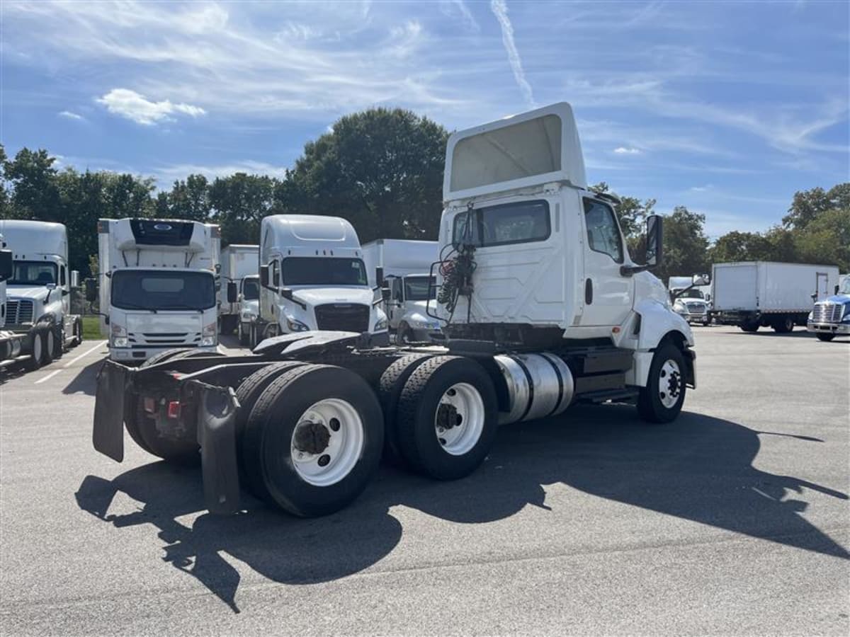 2019 Navistar International LT625 DAYCAB T/A 830056