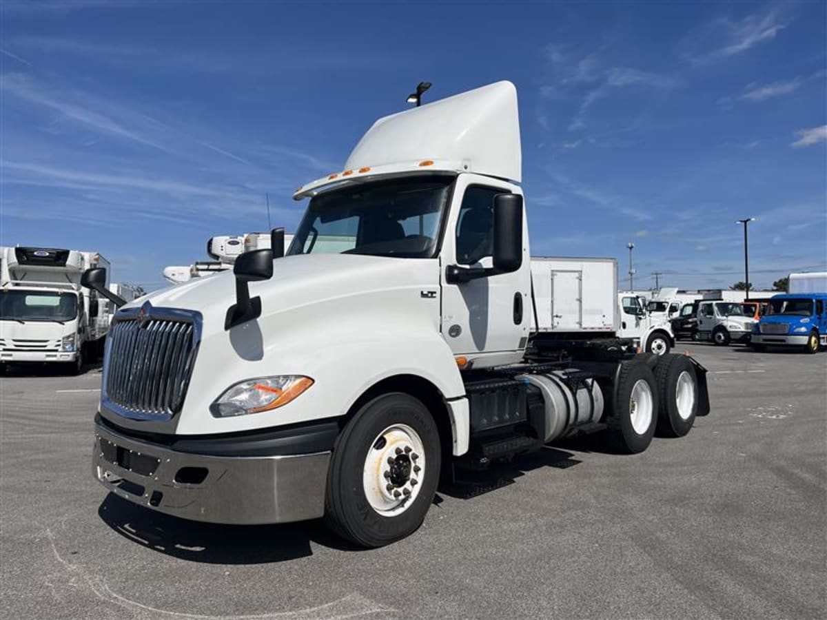 2019 Navistar International LT625 DAYCAB T/A 830056