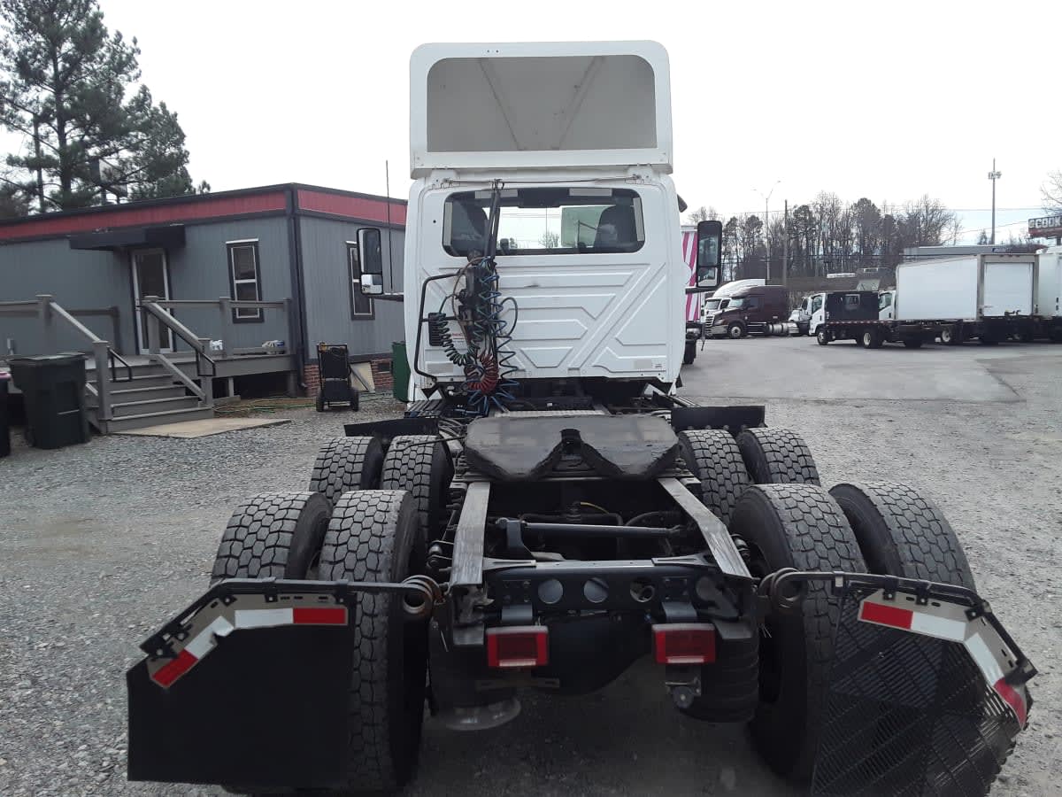 2019 International - image 5