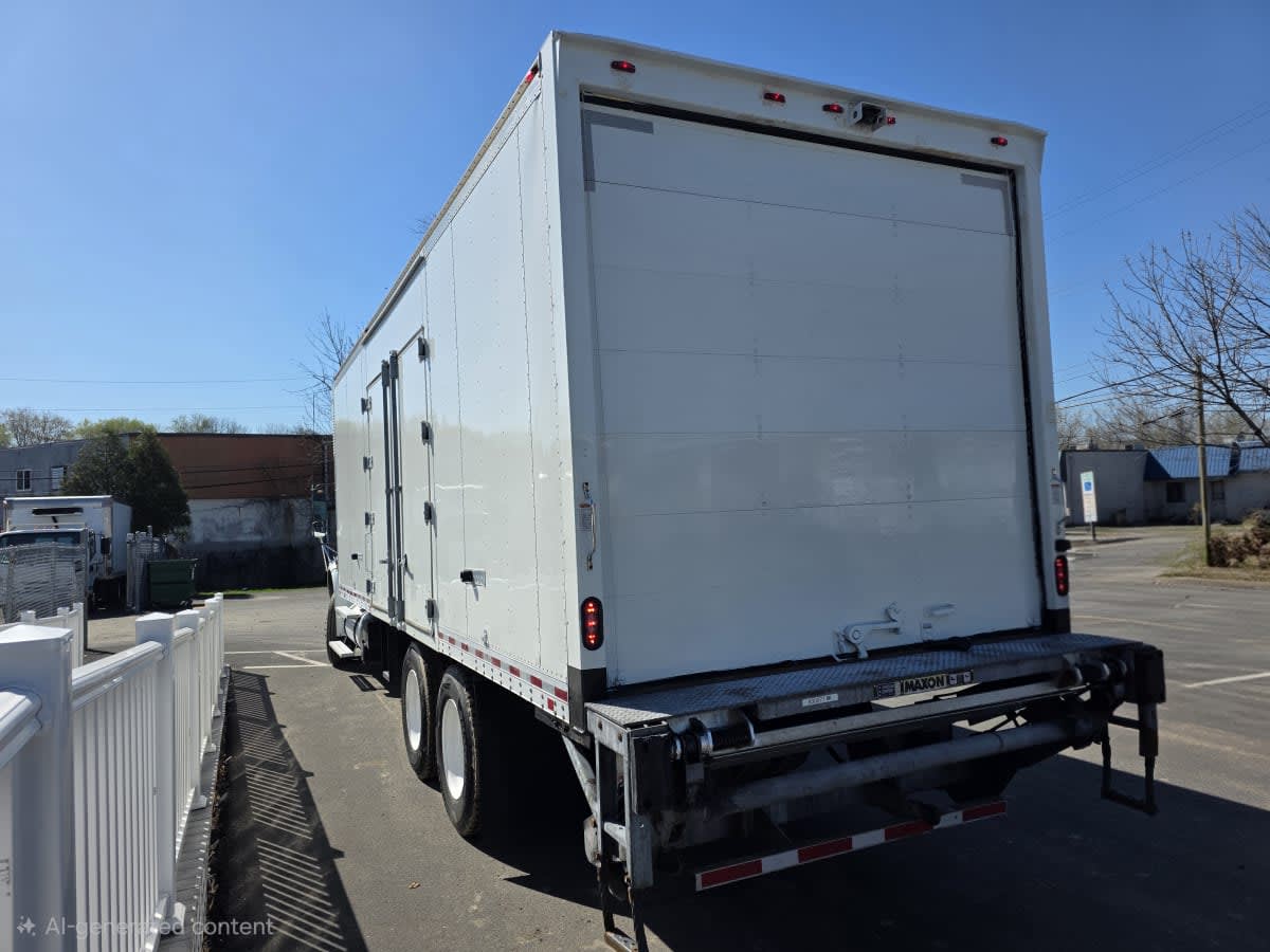 2019 Freightliner/Mercedes M2 106 830077