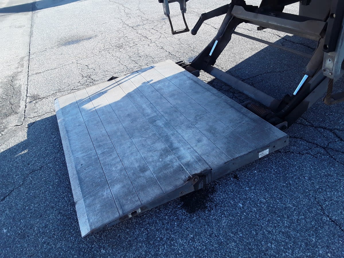 2019 Freightliner/Mercedes M2 106 830297