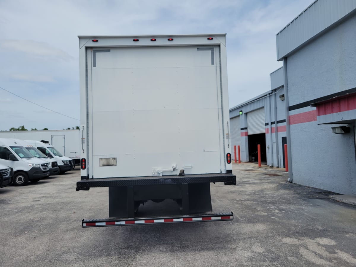 2019 Freightliner/Mercedes M2 106 830471