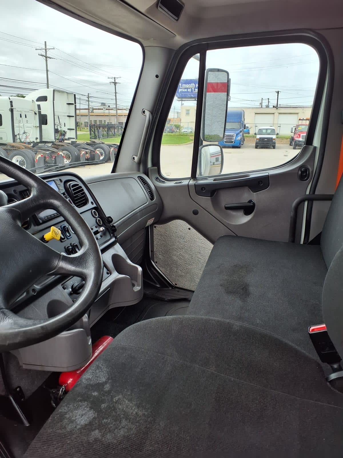 2019 Freightliner/Mercedes M2 106 830565