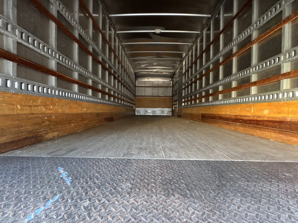 2019 Freightliner/Mercedes M2 106 830695