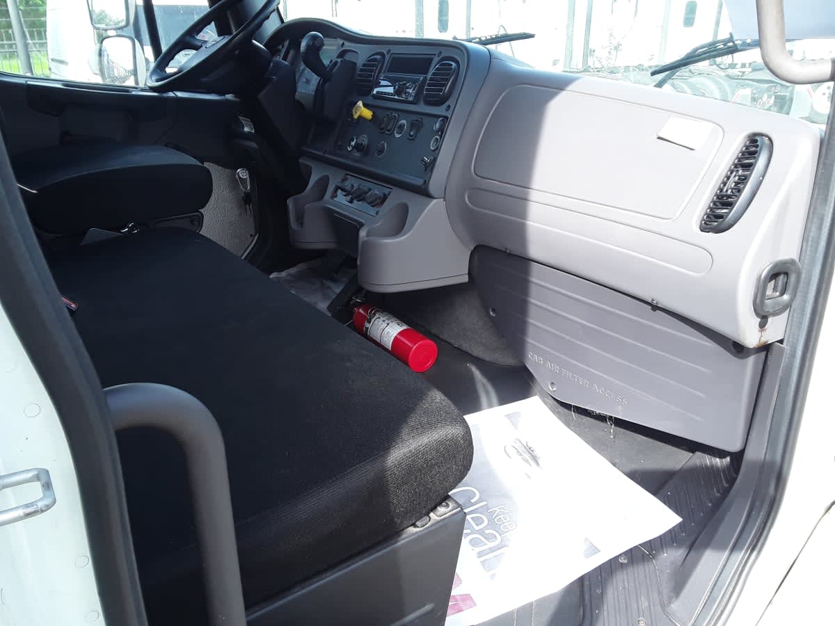 2019 Freightliner M2 106 830866