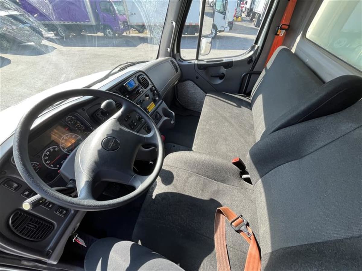 2019 Freightliner/Mercedes M2 106 831379