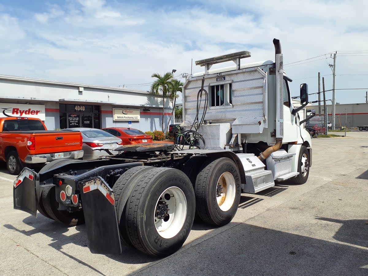 2019 Freightliner Cascadia in Miami, FL — photo 4