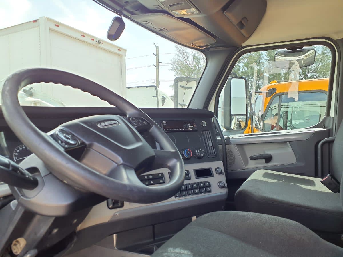 2019 Freightliner Cascadia in Miami, FL — photo 7