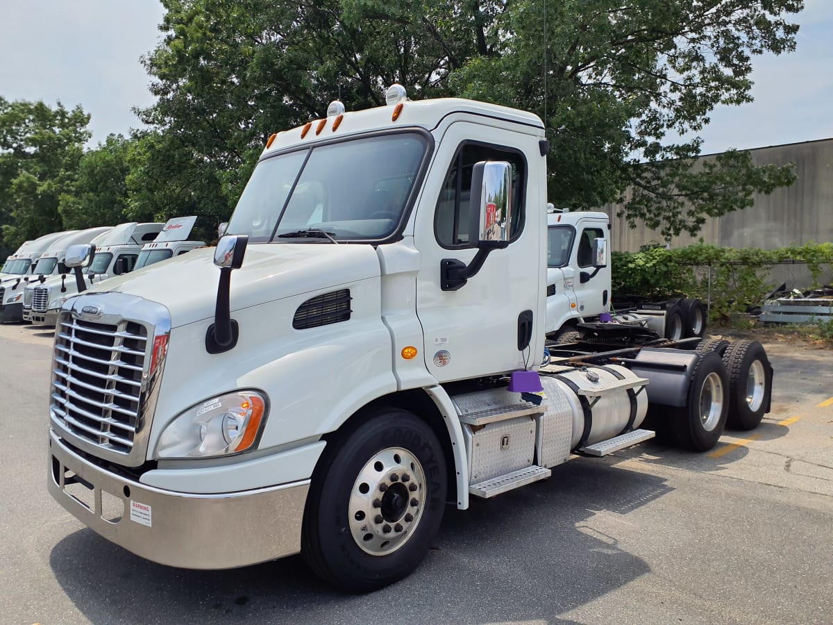 2019 Freightliner/Mercedes CASCADIA 113 831421