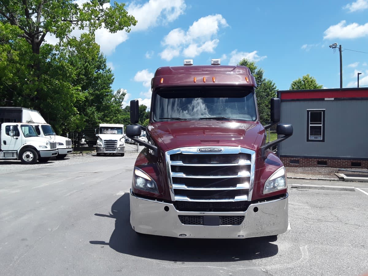 2019 Freightliner Cascadia in Charlotte, NC — photo 2