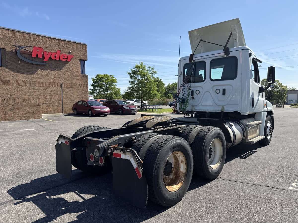 2019 Freightliner Cascadia in Taylor, MI — photo 4