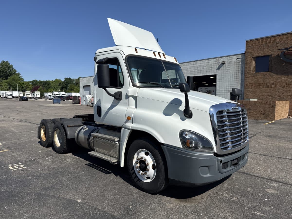 2019 Freightliner Cascadia in Taylor, MI — photo 3