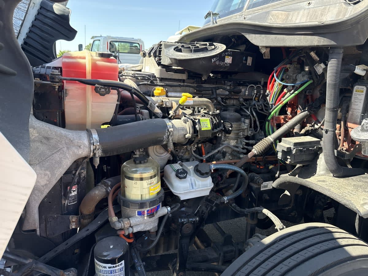 2019 Freightliner Cascadia in Taylor, MI — photo 8