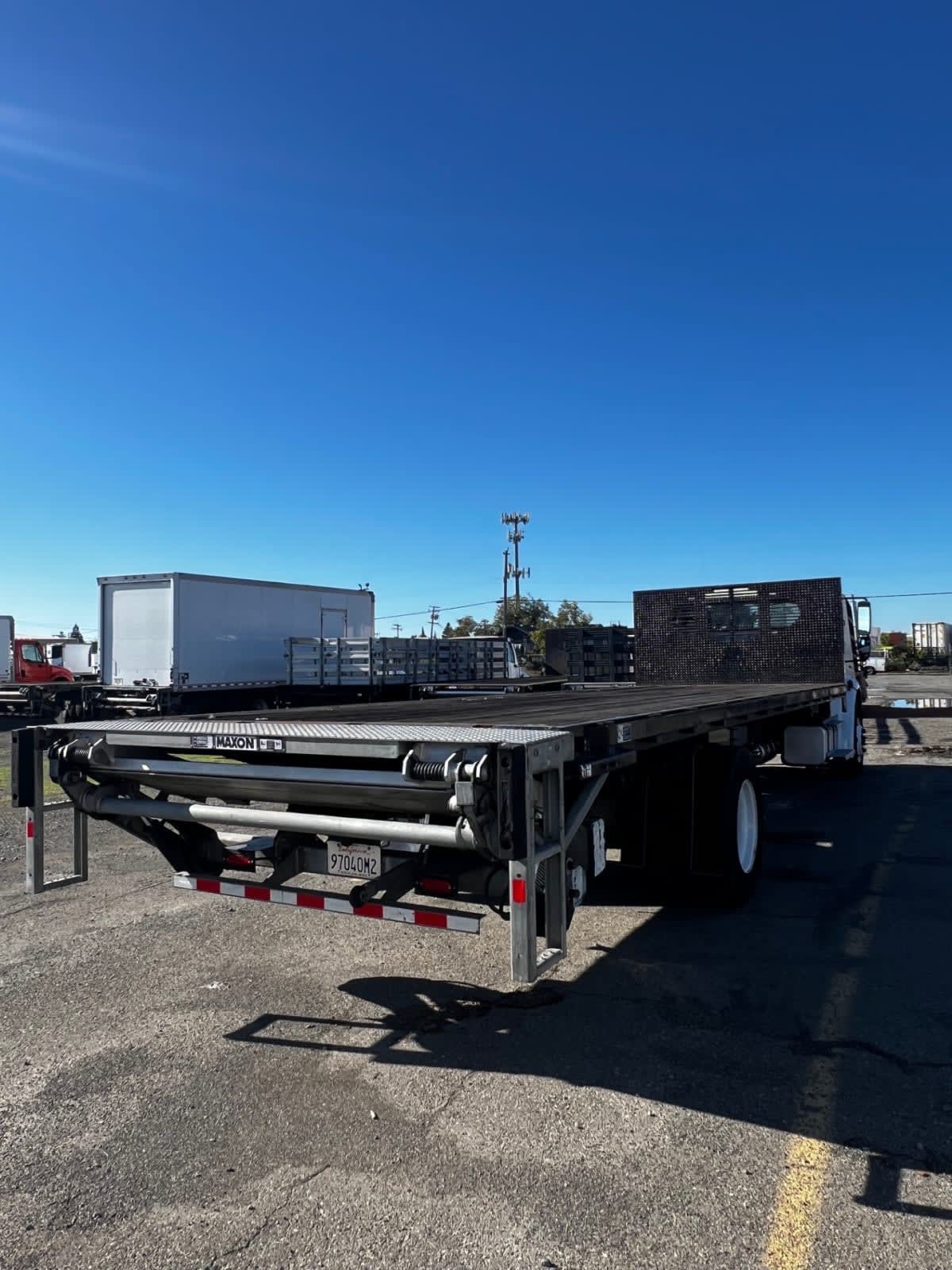 2019 Freightliner/Mercedes M2 106 831927