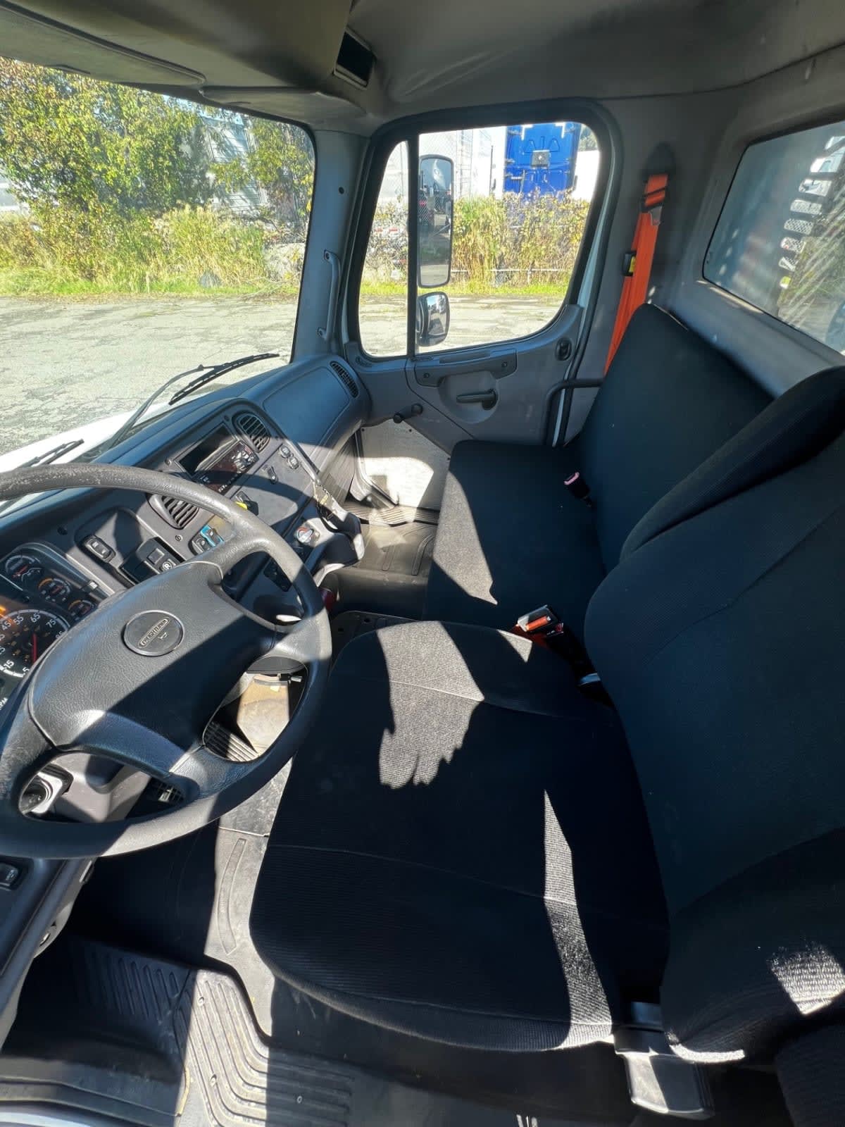 2019 Freightliner/Mercedes M2 106 831927