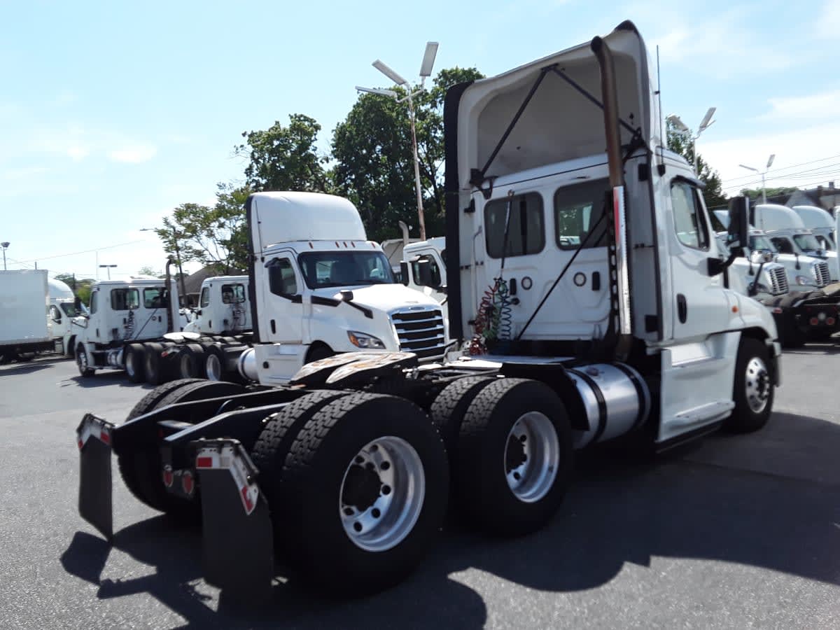 2019 Freightliner CASCADIA 125 832258