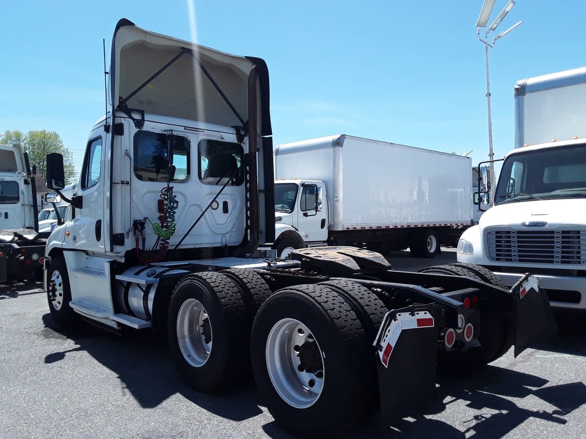 2019 Freightliner/Mercedes CASCADIA 125 832261