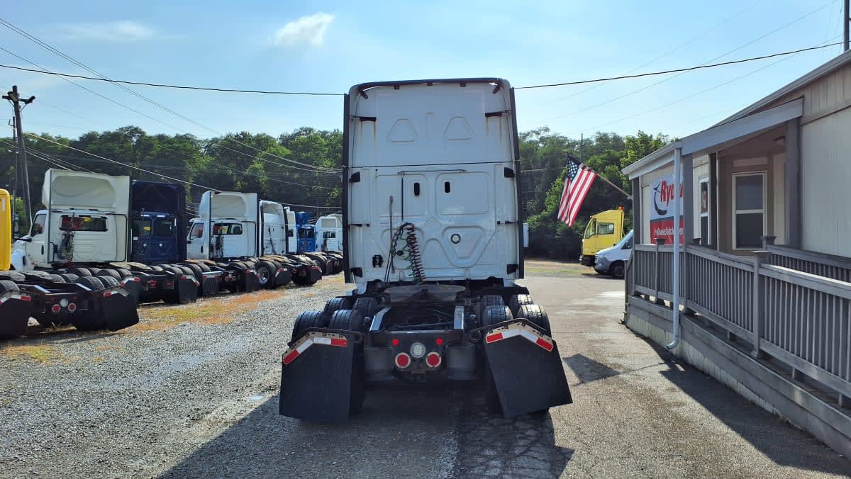 2019 Freightliner Cascadia in West Chester, OH — photo 5