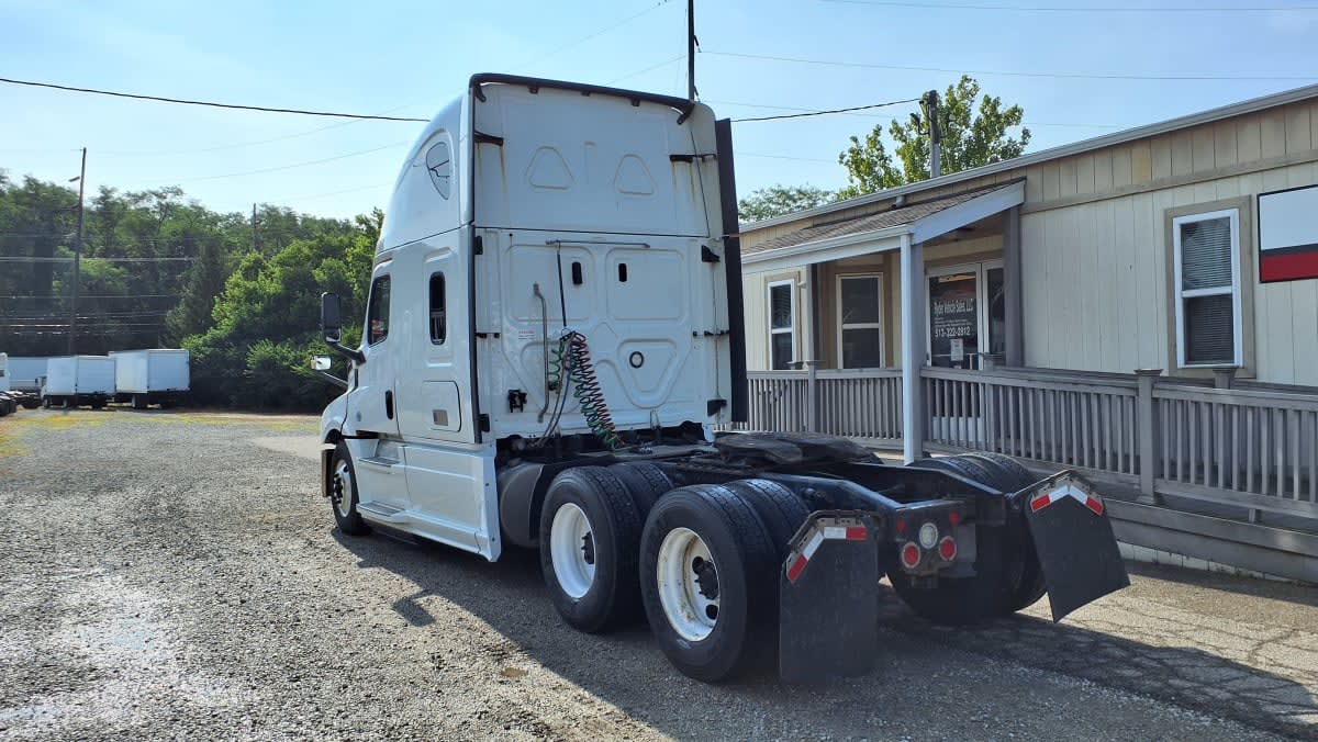 2019 Freightliner Cascadia in West Chester, OH — photo 6