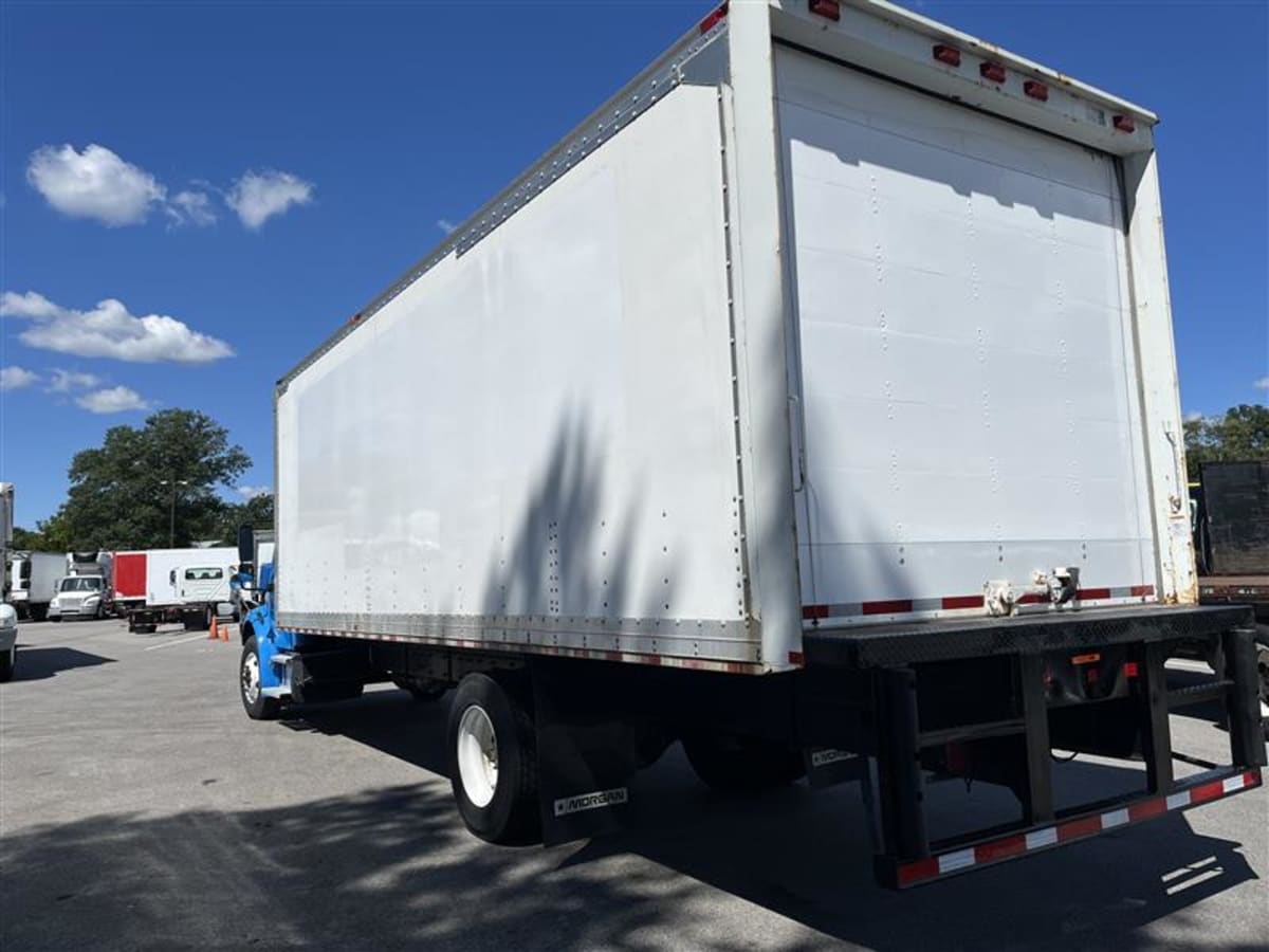 2019 Freightliner M2 106 832725