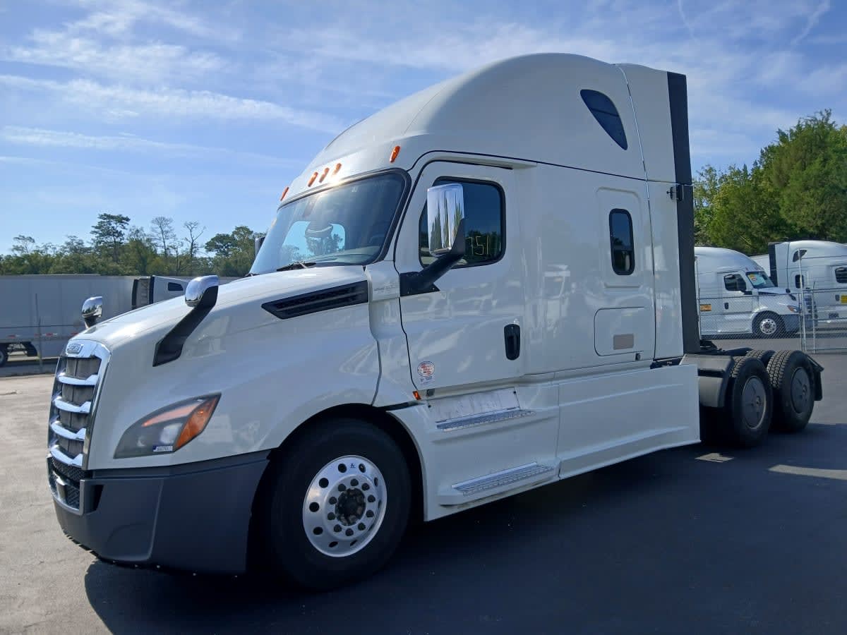 2019 Freightliner Cascadia in Jacksonville, FL — photo 3