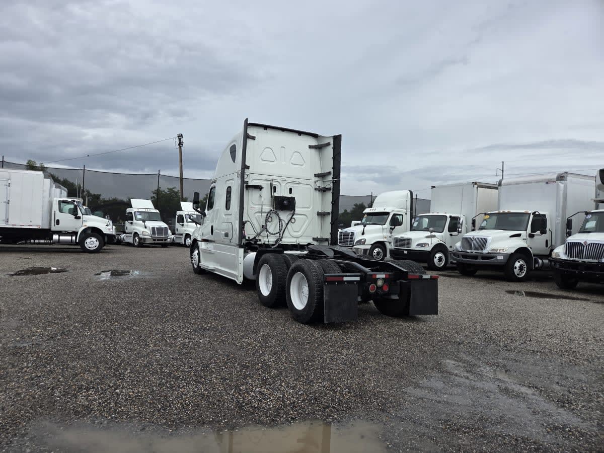 2019 Freightliner Cascadia in St. Rose, LA — photo 6
