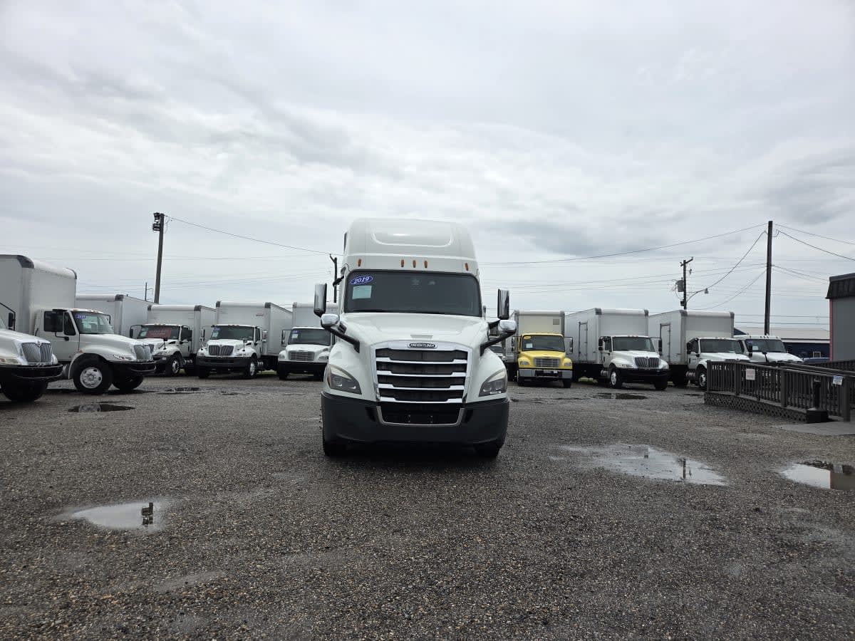 2019 Freightliner Cascadia in St. Rose, LA — photo 2