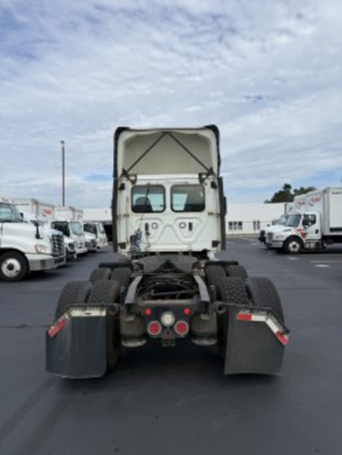 2019 Freightliner Cascadia in Farmingdale, NY — photo 5