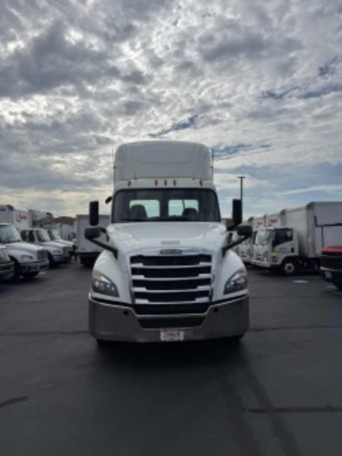 2019 Freightliner Cascadia in Farmingdale, NY — photo 2