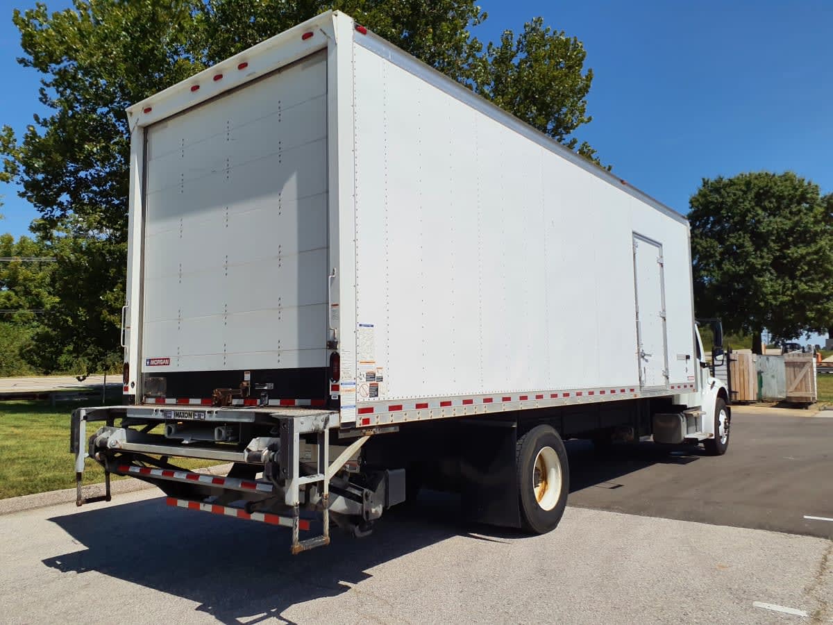 2019 Freightliner M2 106 832894