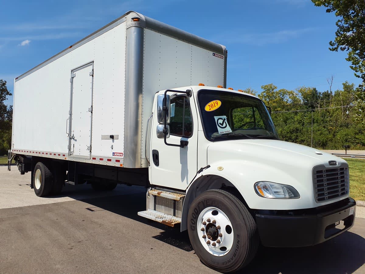2019 Freightliner M2 106 832894