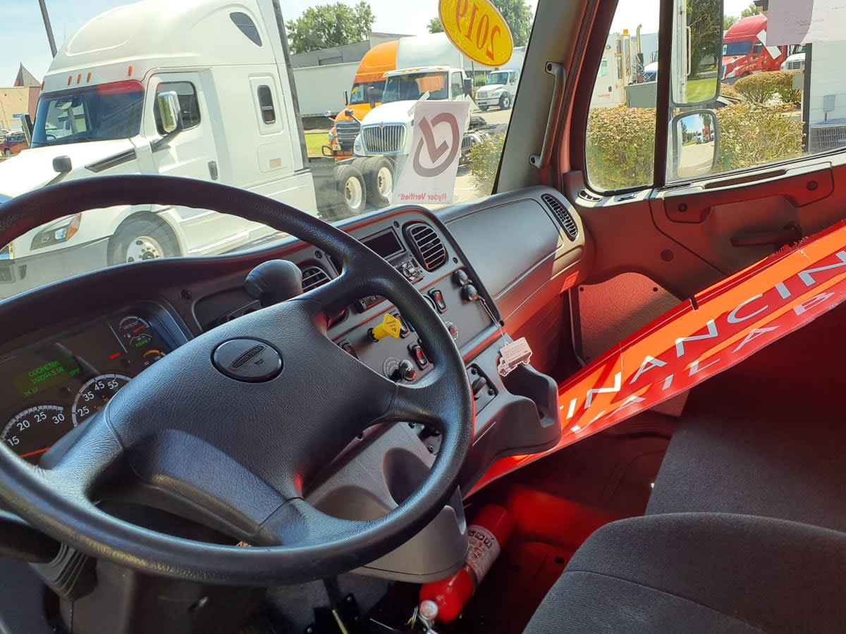 2019 Freightliner M2 106 832894
