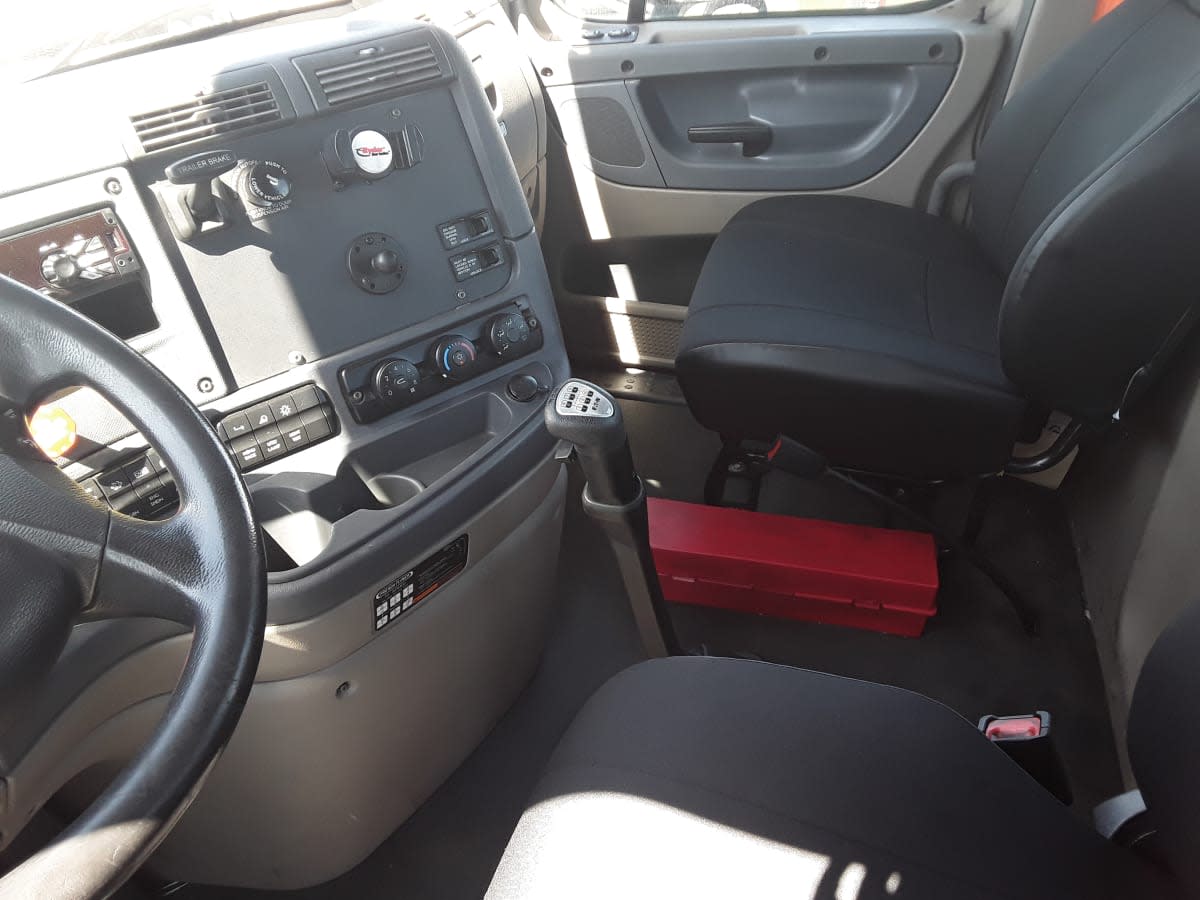 2019 Freightliner Cascadia in Montebello, CA — photo 7