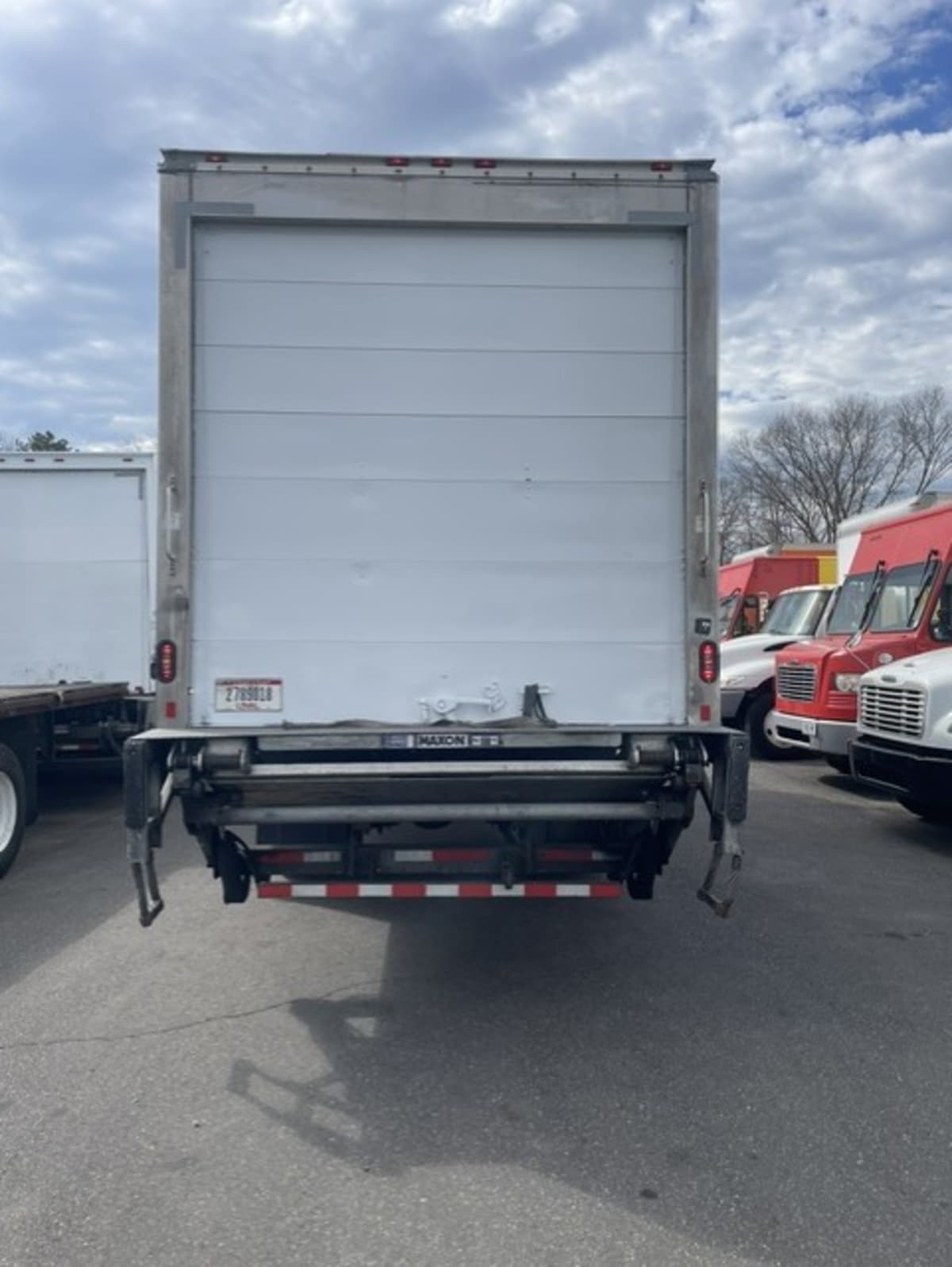 2019 Freightliner/Mercedes M2 106 833334