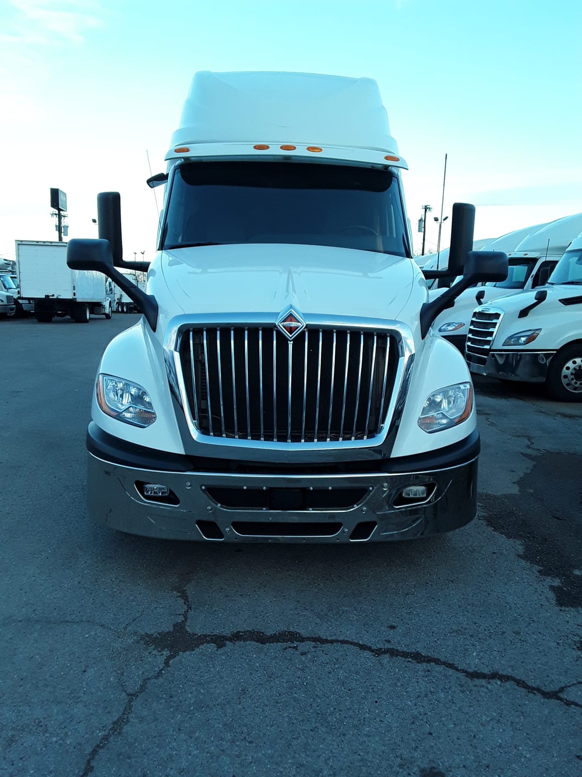 2019 Navistar International LT625 SLPR CAB 833362