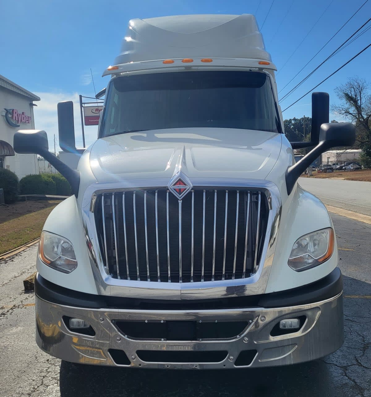 2019 International - image 2