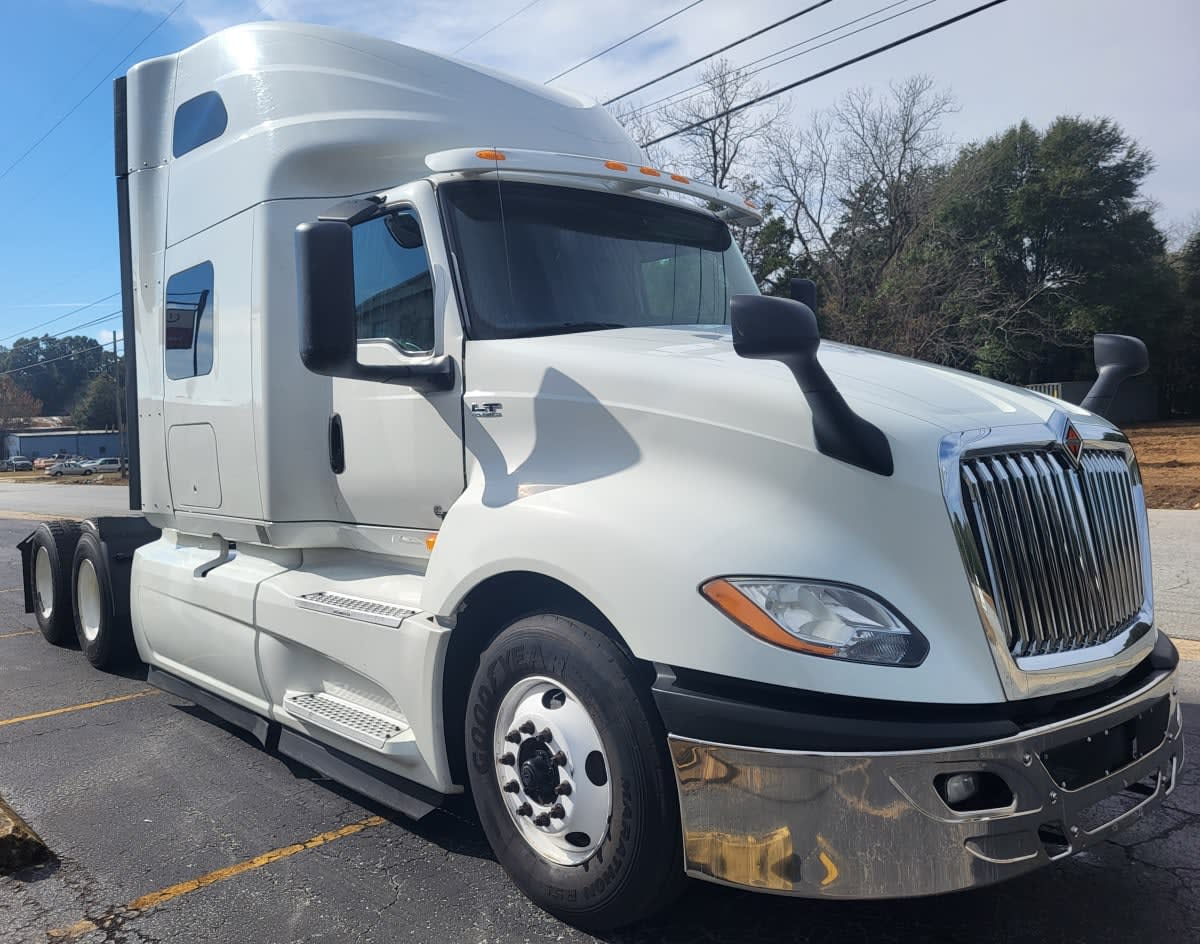 2019 International - image 3