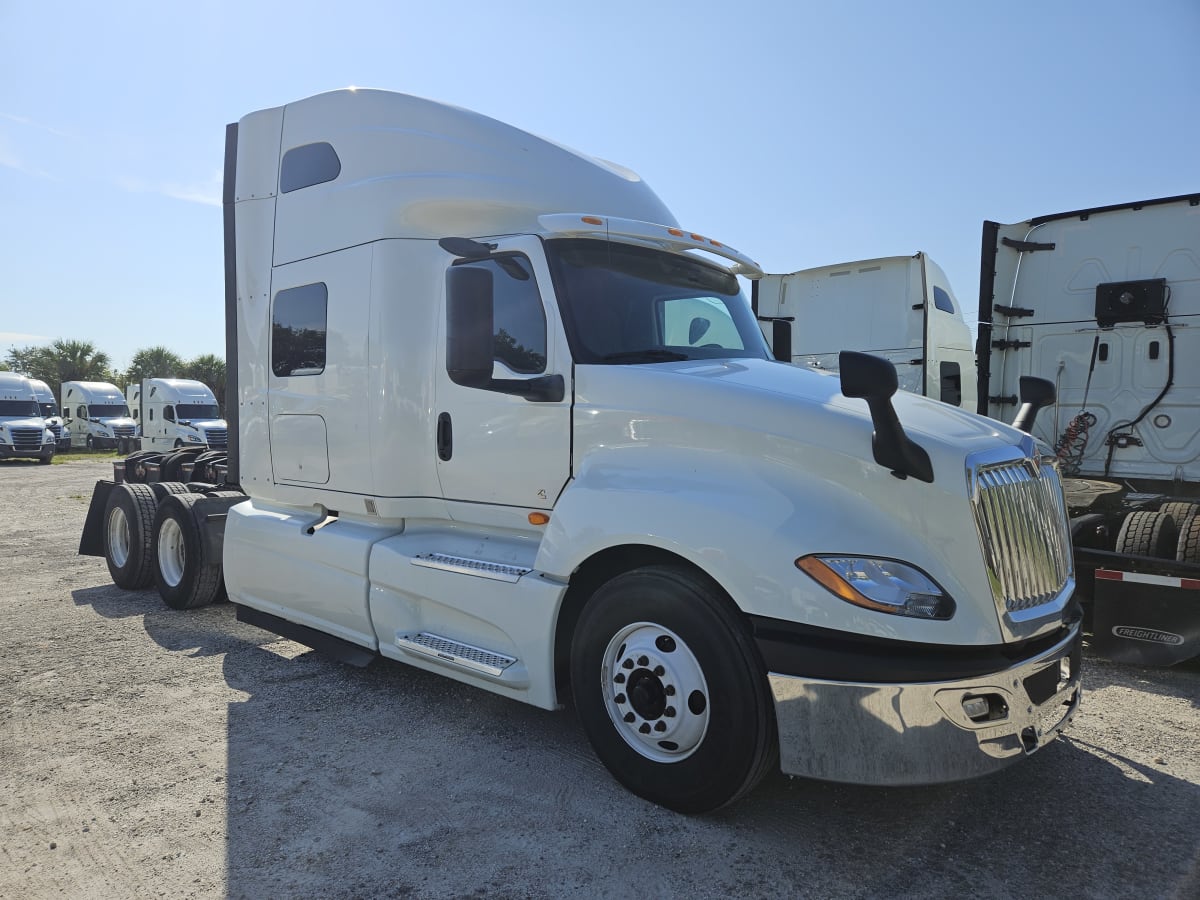 2019 Navistar International LT625 SLPR CAB 833416