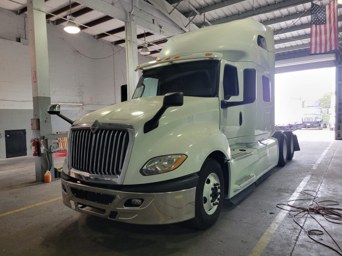 2019 Navistar International LT625 SLPR CAB 833428