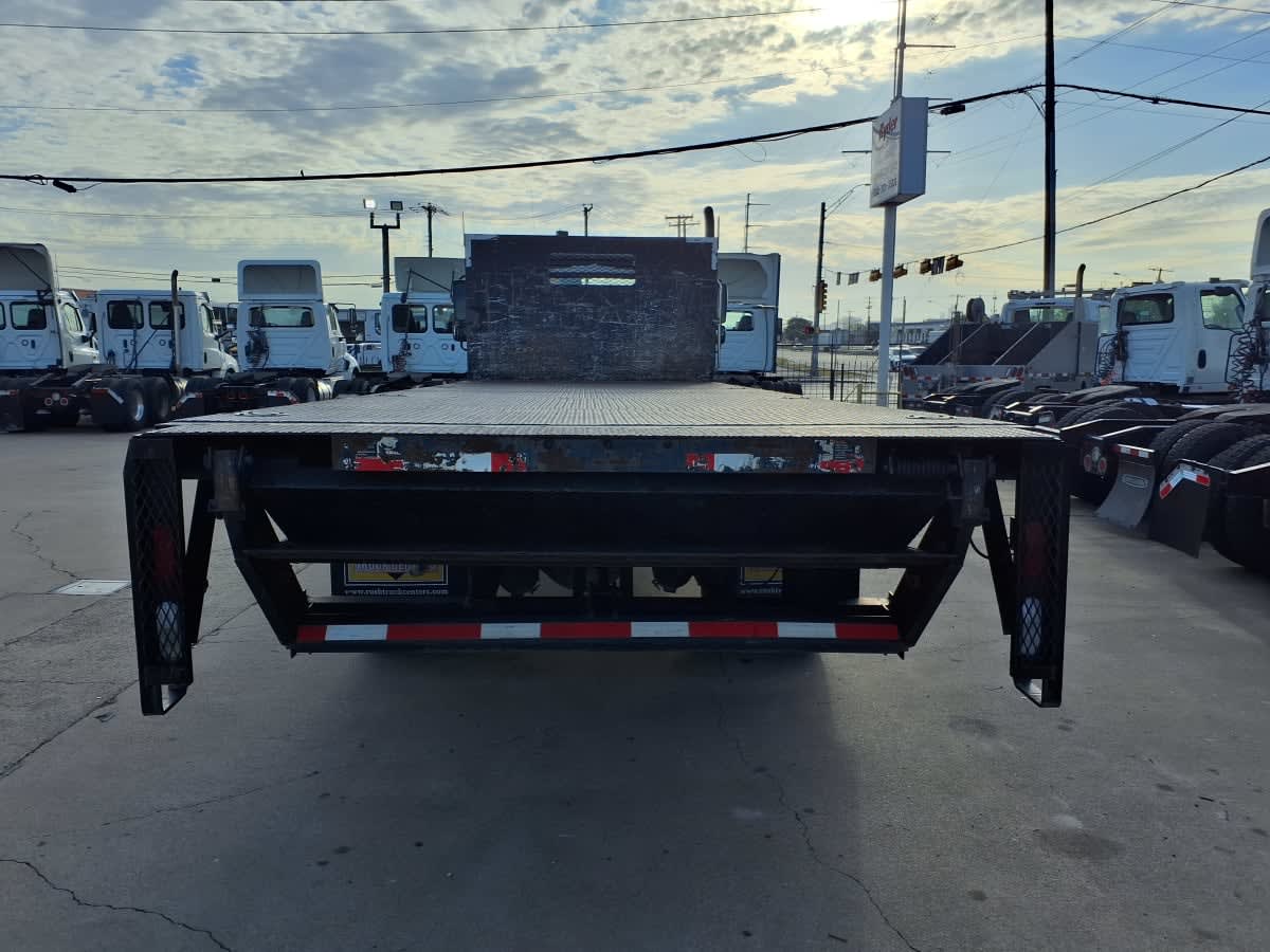 2019 Freightliner M2 106 in Dallas, TX — photo 5